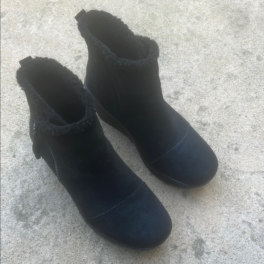 Skechers Parallel Off Hours Black Suede Wedge Ankle Boot Women's Size 9